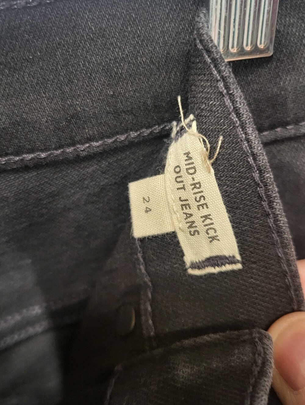 Madewell Mid-Rise Kick Out Crop Jeans in Black Rinse Wash Size 25 - Picture 2 of 4